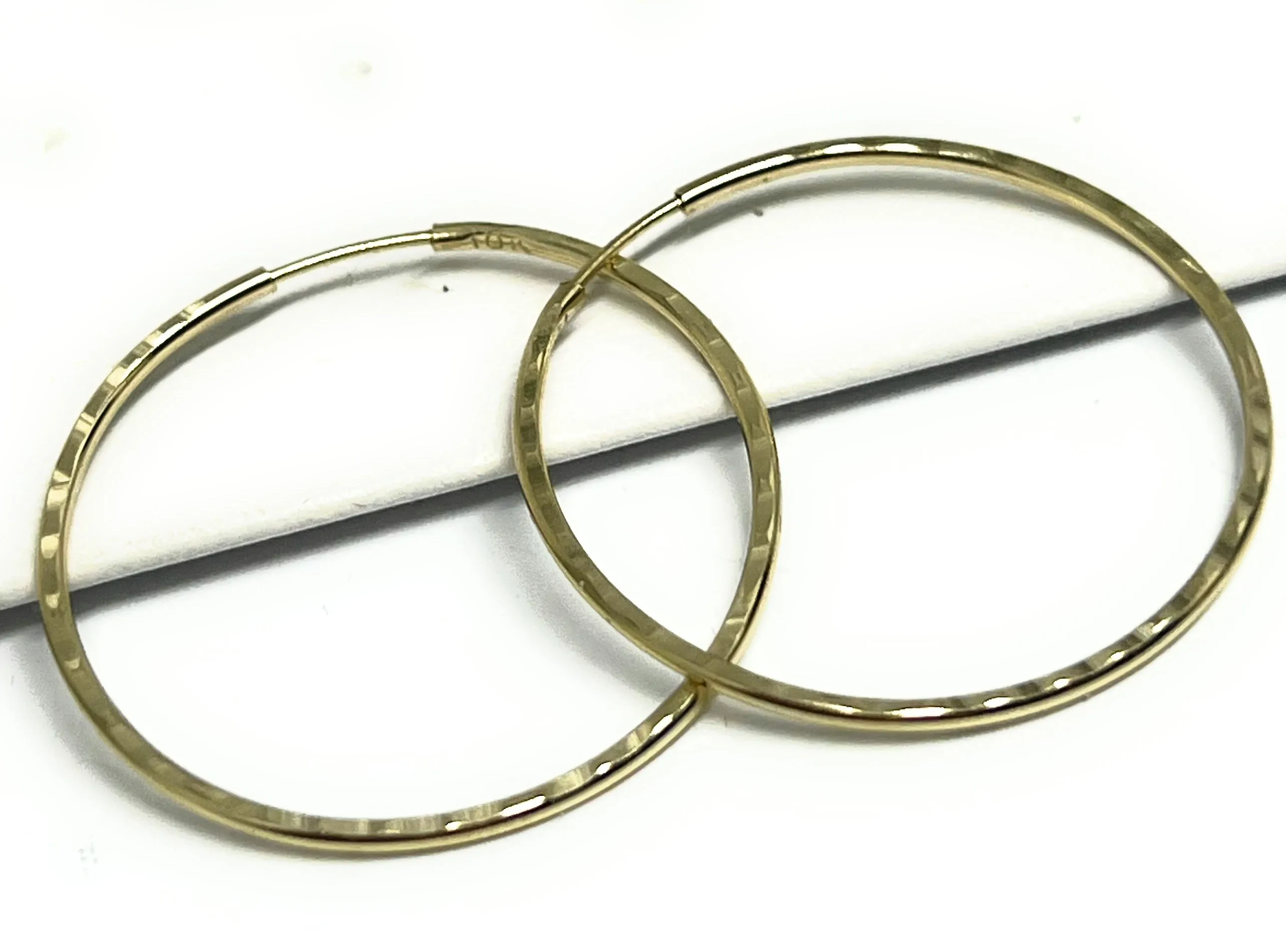 10k Solid Gold Diamond Cut Simple Thin Hoop Earrings