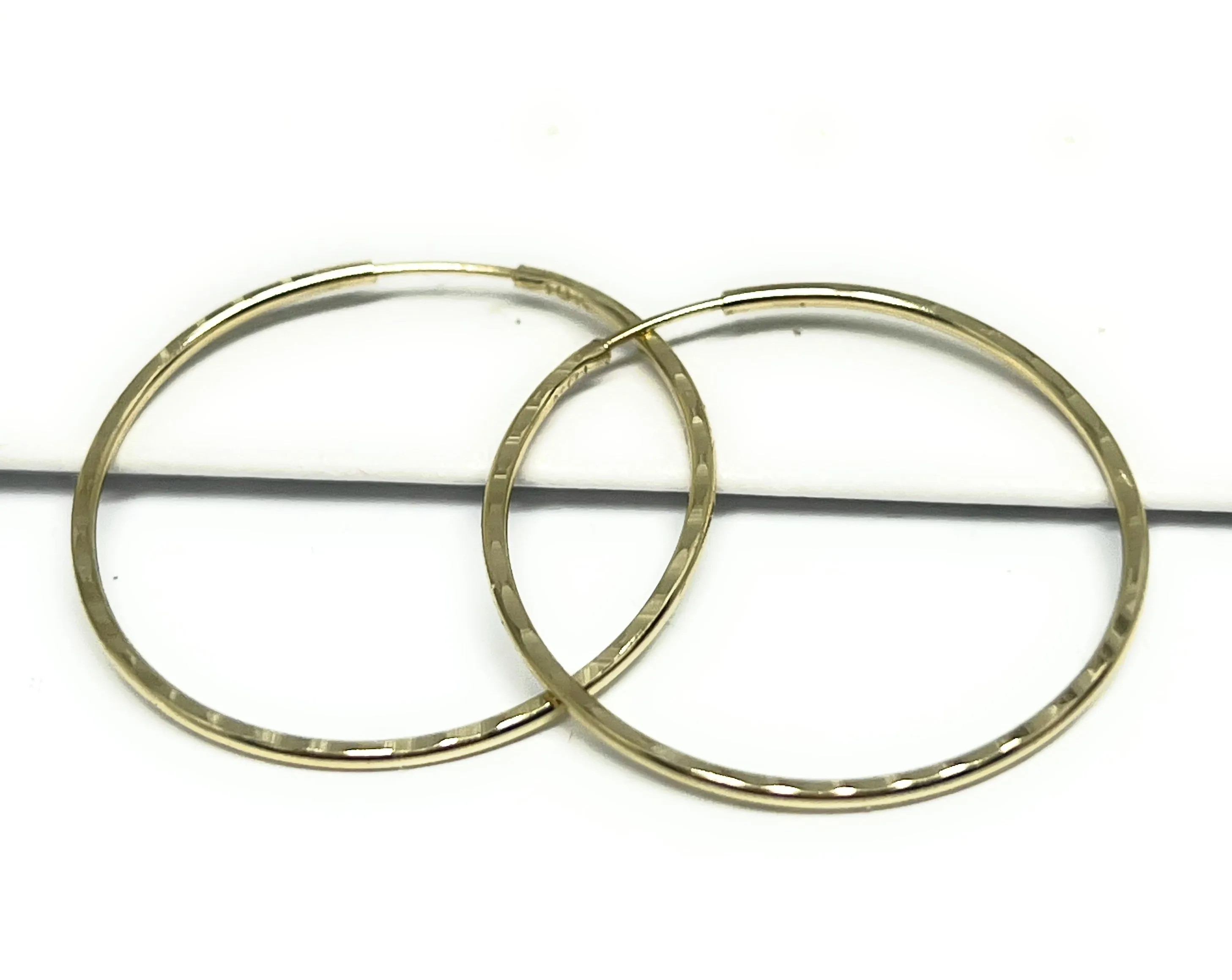 10k Solid Gold Diamond Cut Simple Thin Hoop Earrings