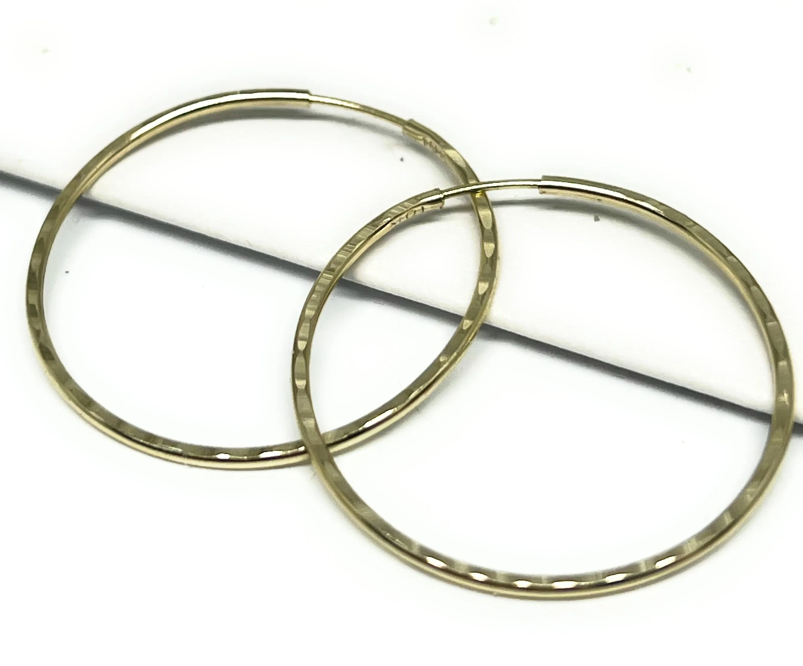 10k Solid Gold Diamond Cut Simple Thin Hoop Earrings