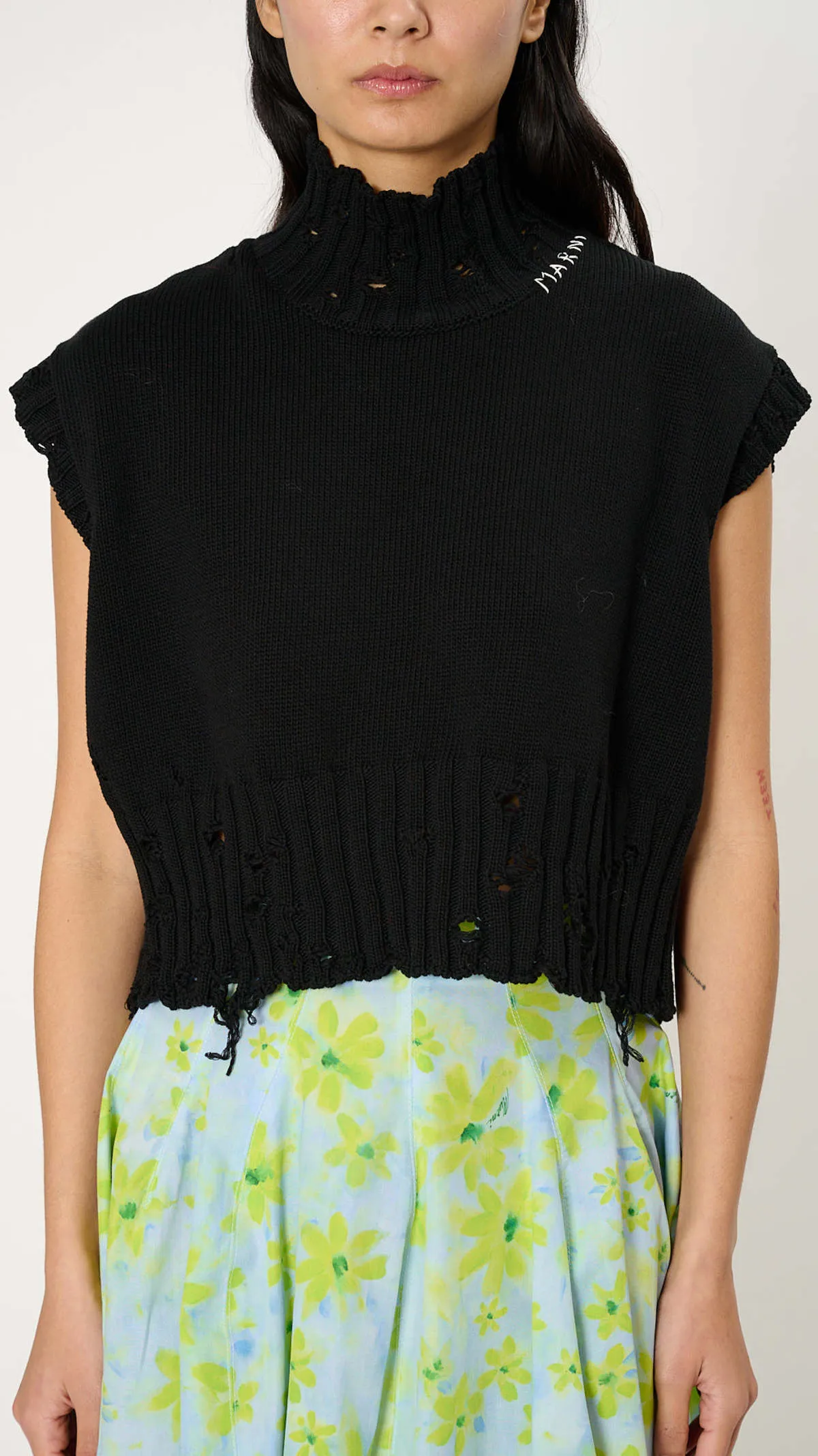 Cropped Sweater Vest - Black