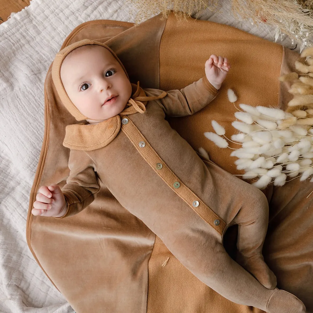 Mon Tresor Ivory & Taupe Fit for Knit Velour Gift Set