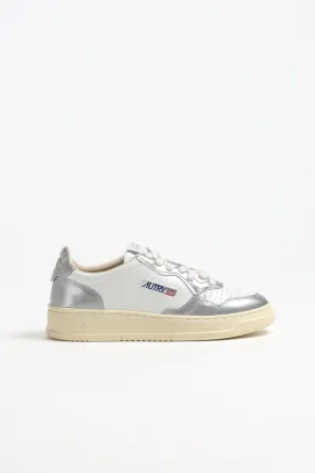 Sneaker Medalist Low in Weiß/Silber